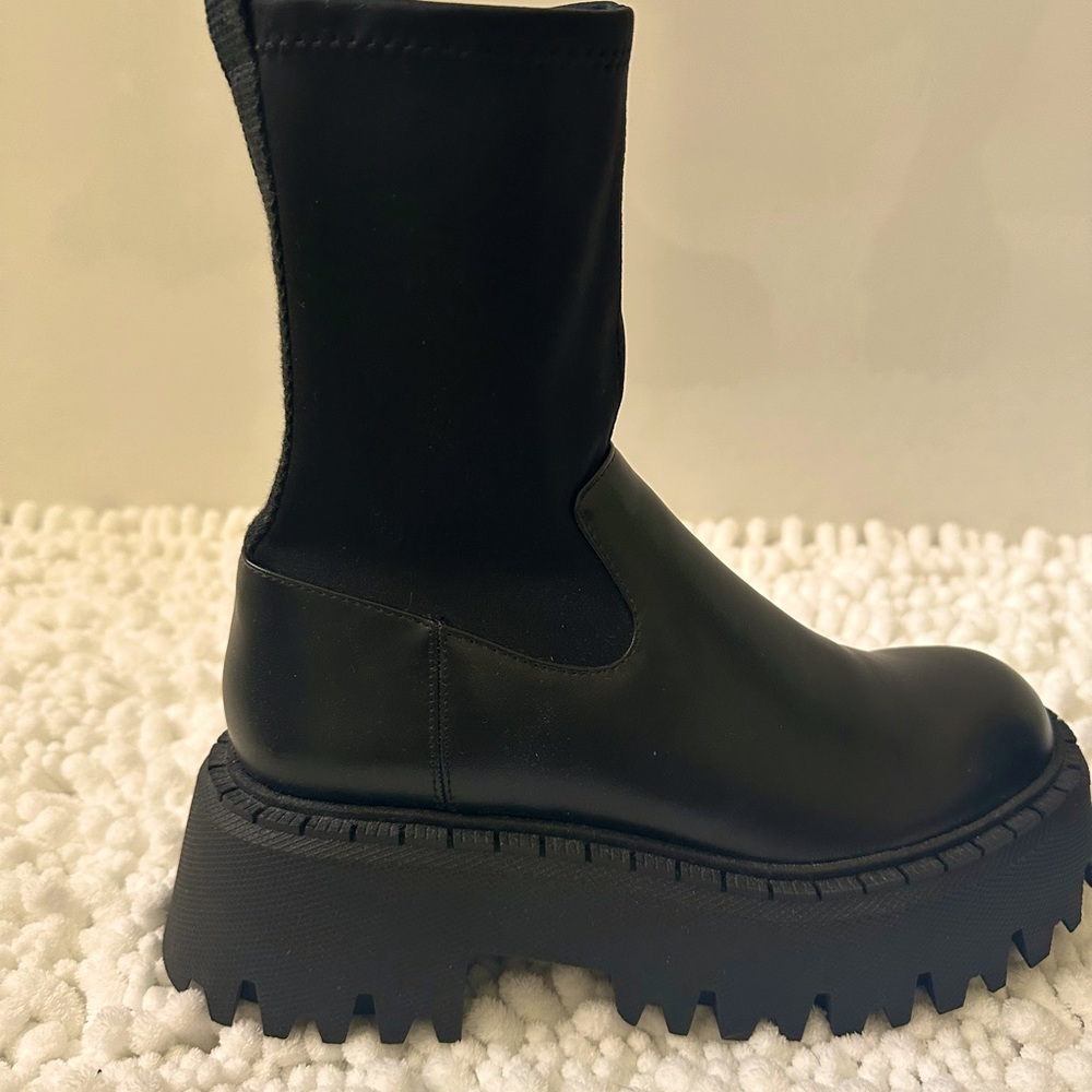 Zara lug Prada knock offs